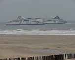 Fähre und Strand Calais Fähre und Strand bei Calais