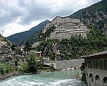 Dora Baltea mit Forte di Bard