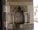 Kreuzgang Basilica di Sant'Andrea Brunnen im Kreuzgang der Basilica di Sant'Andrea in Vercelli