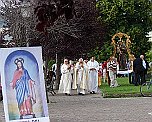 Prozession vor Chiesa di San Francesco Prozession vor der Chiesa di San Francesco in Sarzana in der Toskana