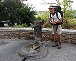 Jean-Paul am Brunnen in San-Gimignano