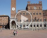 Pza Campo mit Torre del Mangia Piazza Campo mit Torre del Mangia in Siena