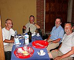 Pilger beim Essen in Ponte-d'Arbia