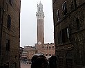 Pilger vor Torre Mangia Siena