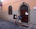 Links oder rechts vor Monastero Jean-Paul und François links oder rechts Monastero Benedettine S.Pietro in Montefiascone