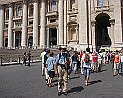 38 Rom Vatikan Petersdom Portal Hermann Hermann auf dem Petersplatz