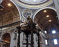 48 Rom Vatikan Petersdom innen Hauptaltar Altar im Petersdom